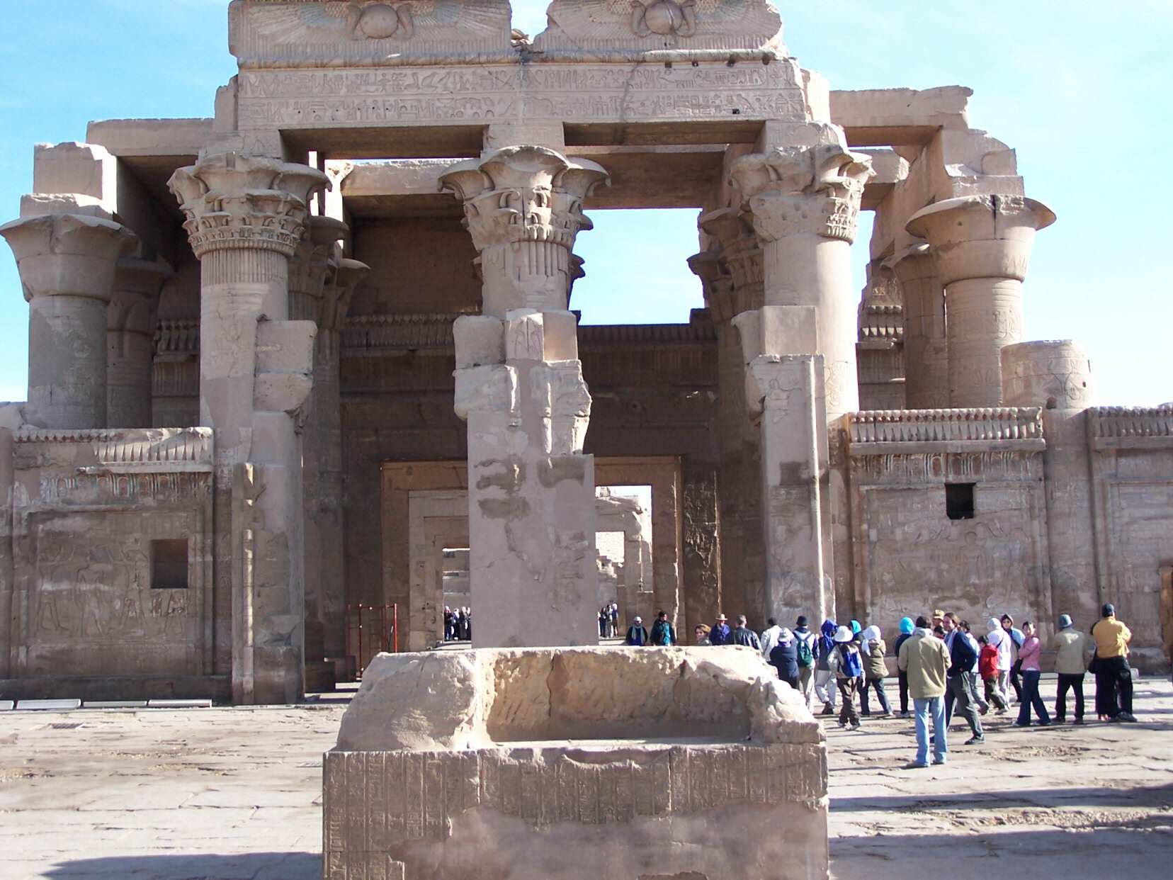 La double entre du temple , pour chacune des divinits.